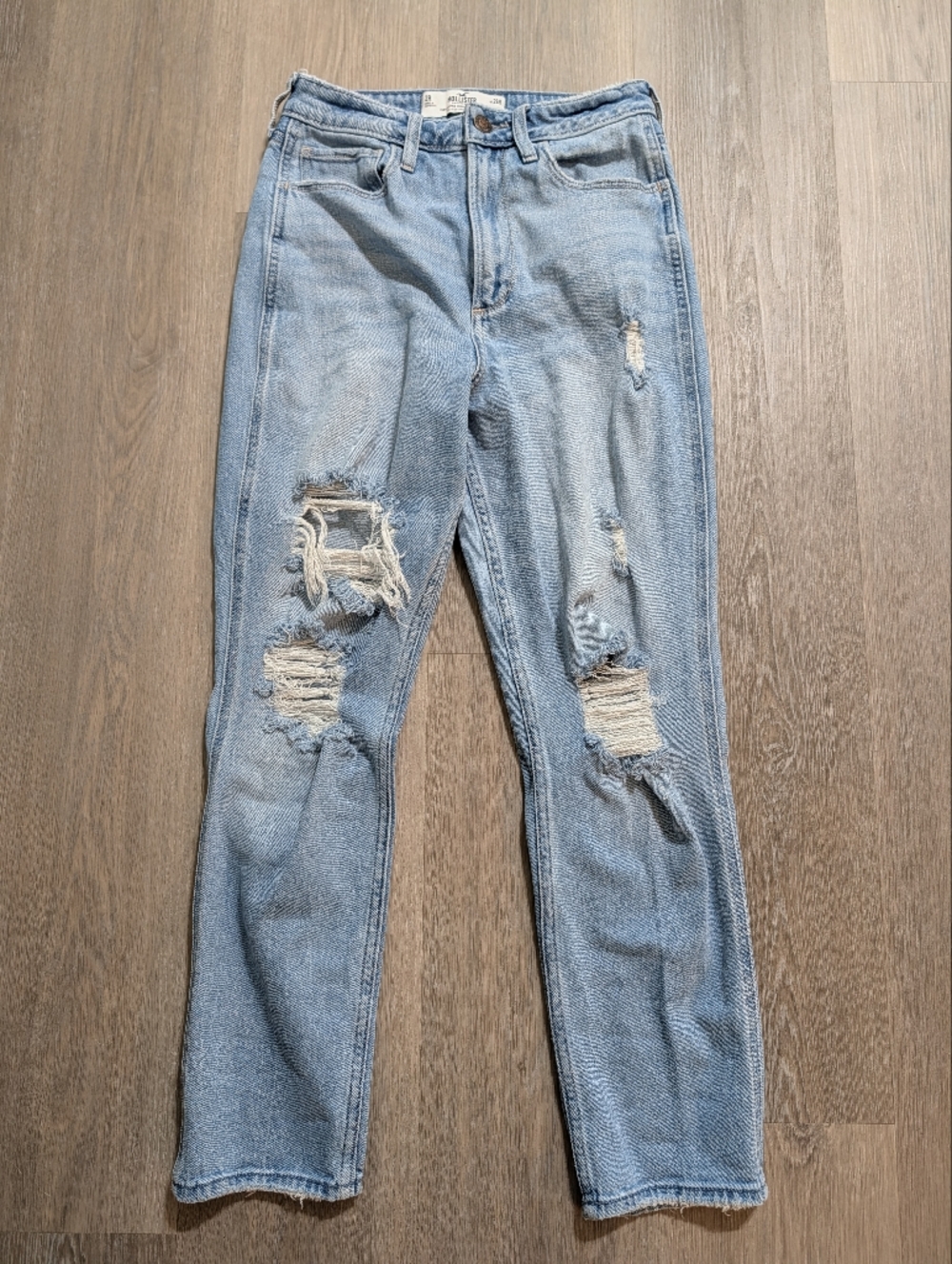 Hollister Curvy Ultra High Rise Mom Jeans - 2 - Preloved